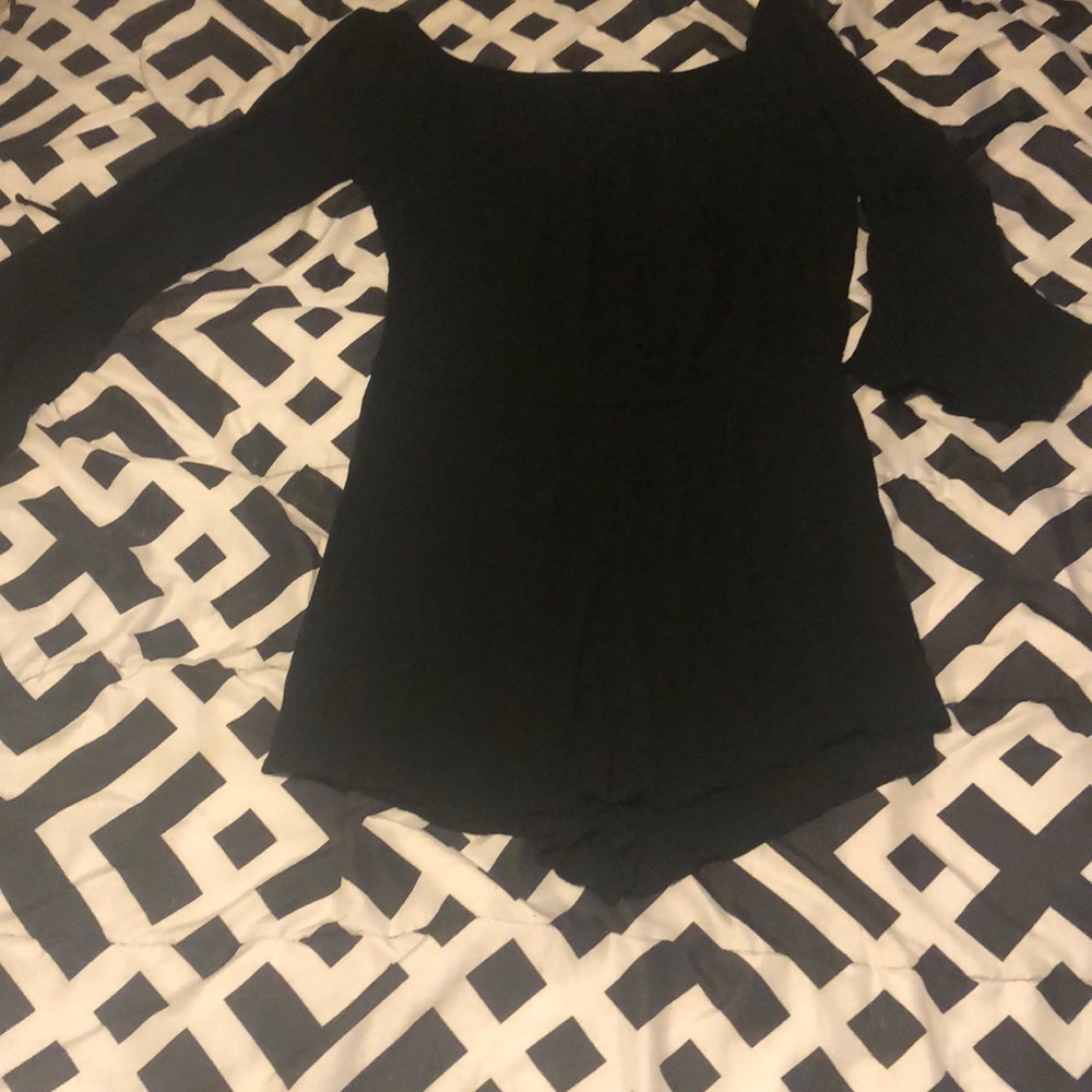 ✨Fashion Nova✨ NWOT Black cold shoulder romper